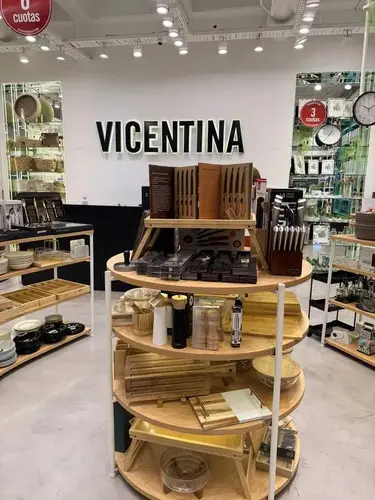 Isla Circular De Exhibicion Enchapada Madera Con Led