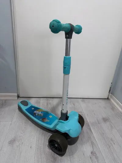 Monopatin infantil con luces