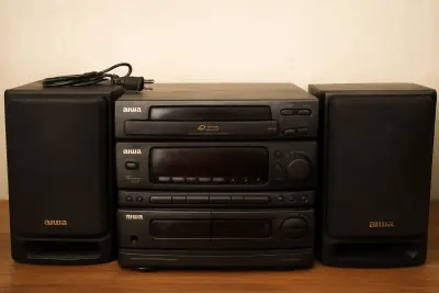 Equipo de música AIWA antiguo – (Funcional)