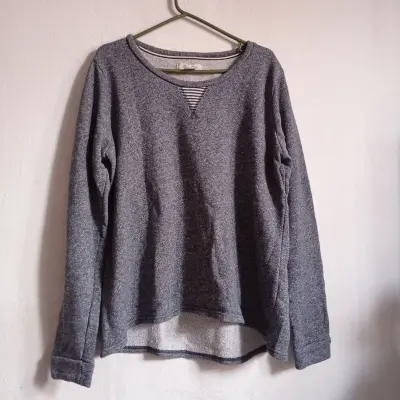 Buzo gris
