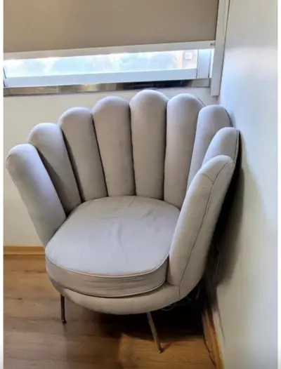 Sillón pétalo ostra 
