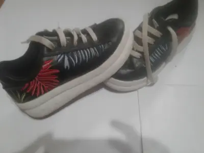 Zapatillas plataforma bordadas