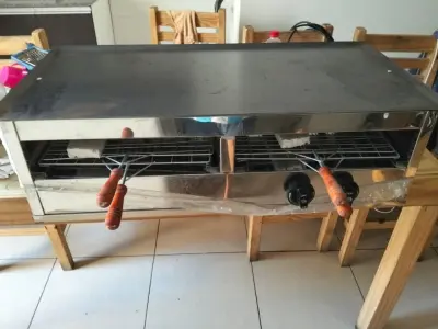 CARLITERO de acero inoxidable a gas natural, doble plancha. Totalmente nueva, nunca usada.
