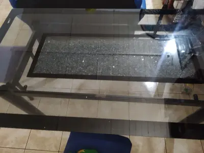 Mesa hermosa de vidrio