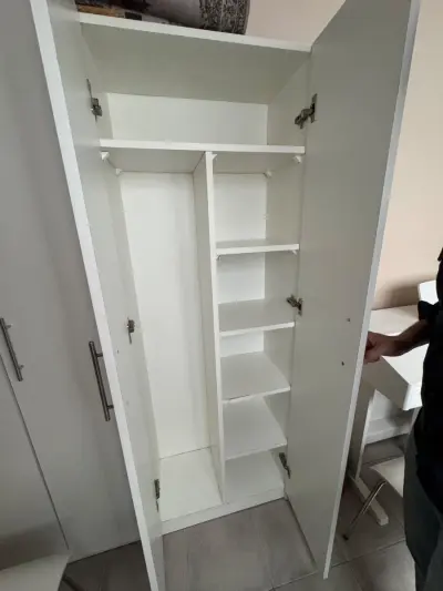 Escobero blanco melamina (2 puertas + 6 estantes) 
