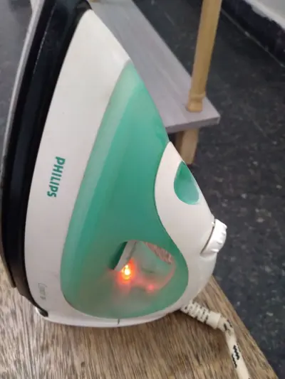 Plancha Philips con vapor base teflon impecable confort 204