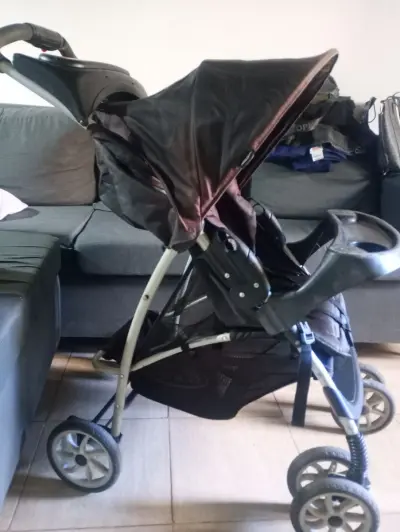 Coche de bebe con huevito y butaca para auto en buen estado