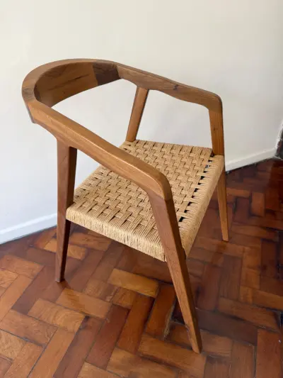 Vendo mesa y sillas de petiribi