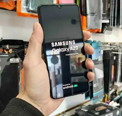 Samnsung a20 usado