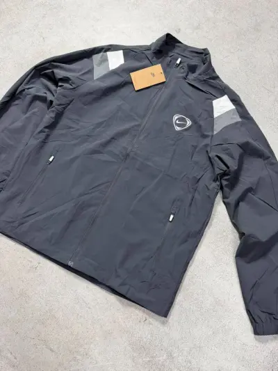 Rompeviento Nike Importado