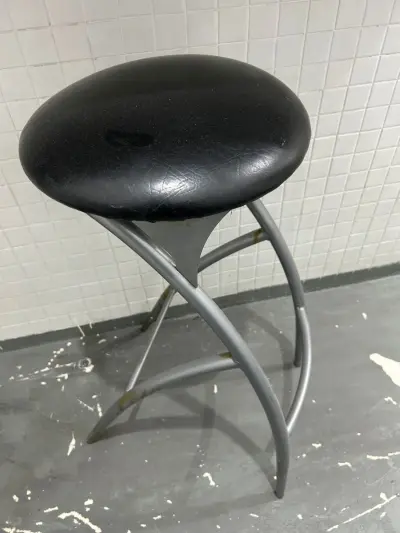 Banqueta acolchada simil cuero