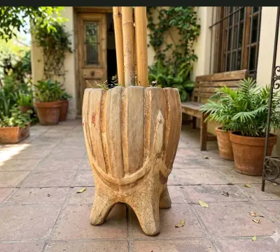 Maceta Vintage Cemento Rayada 4 Patas