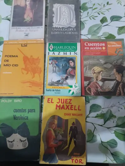 Lote de libros varios antiguas civilizaciones, la más callada de la clase, la última marcha, etc