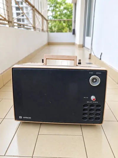 Televisor Hitachi Portátil Vintage Retro