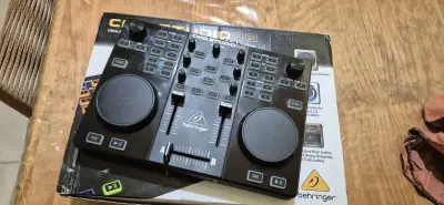 Controladora Deejay Behringer