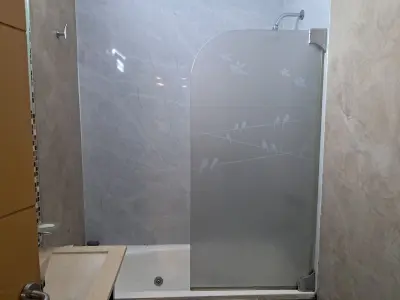 Mampara de vidrio curvo para bañadera