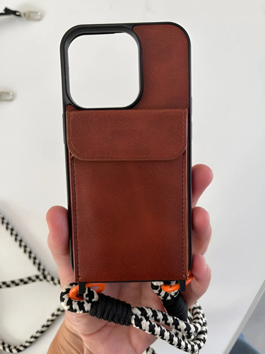 Funda Eco Cuero iPhone 14 Pro Marrón Leather Strap