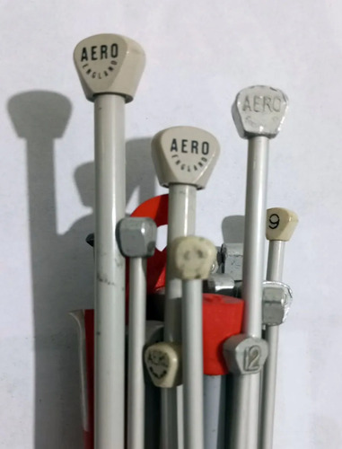 Agujas Tejer Aero Rectas Crochet Levanta Ptos X55 Un + Libro Multicolor