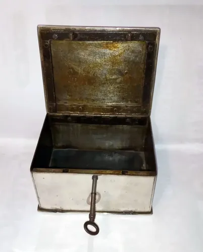 Caja Fuerte Portátil Antigua Con Llave - Seguridad Móvil Plateado