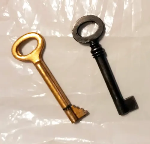 Caja Fuerte Portátil Antigua Con Llave - Seguridad Móvil Plateado