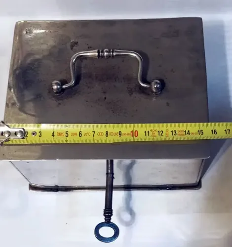 Caja Fuerte Portátil Antigua Con Llave - Seguridad Móvil Plateado