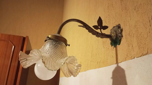 Lámpara De Pared Bronce Con Tulipa Antigua Dorado