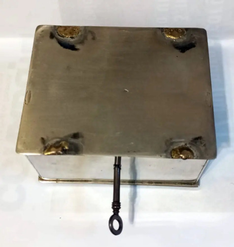 Caja Fuerte Portátil Antigua Con Llave - Seguridad Móvil Plateado