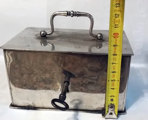 Caja Fuerte Portátil Antigua Con Llave - Seguridad Móvil Plateado