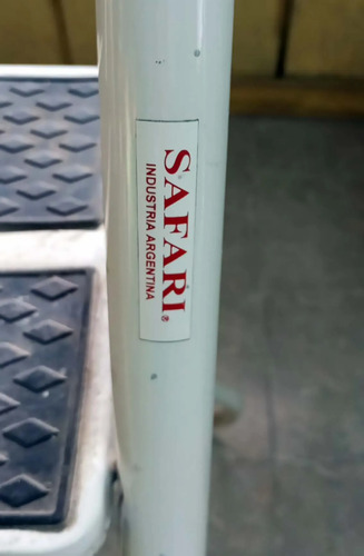 Escalera Safari Plegable de Metal 3 escalones antideslizantes