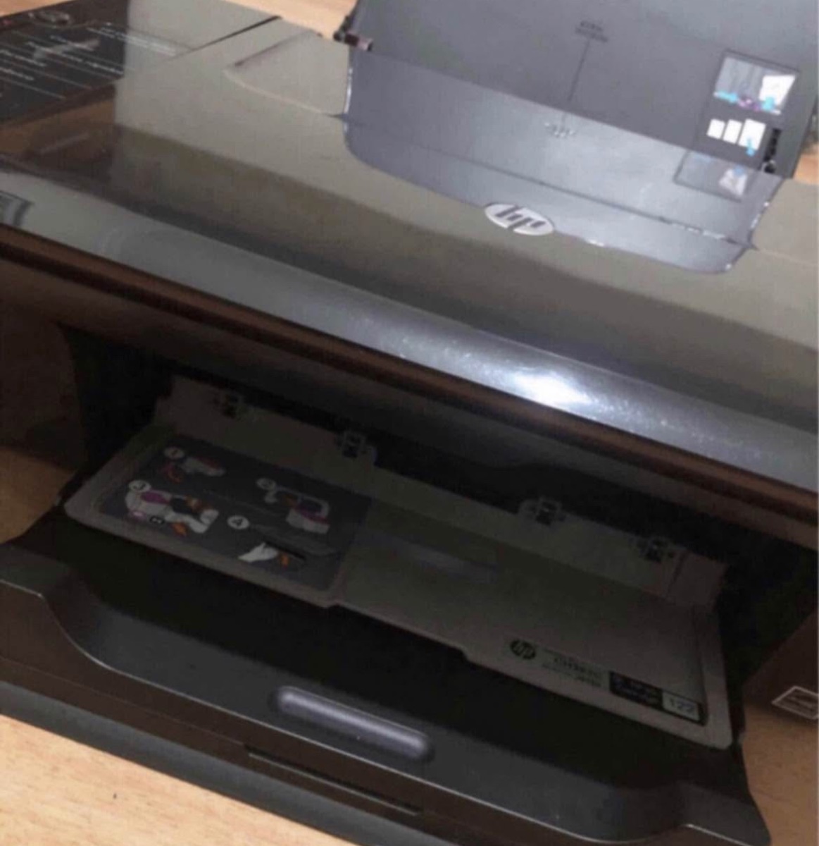 Impresora Multifunción A Color Hp Deskjet 3050 Con Wifi 220v Negro