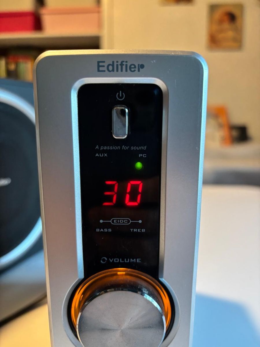 Parlantes Edifier C2