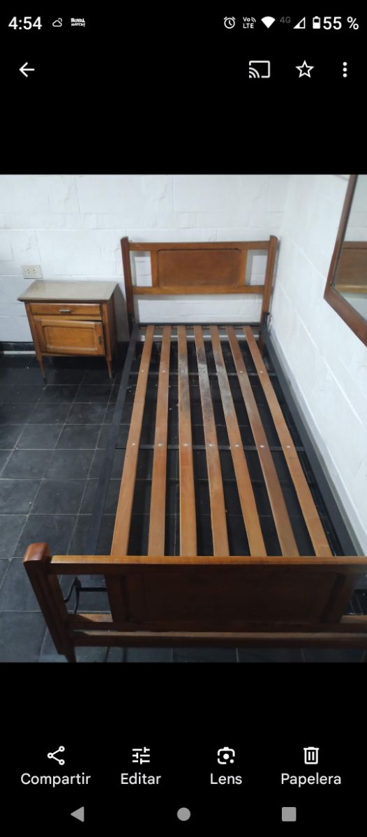 Cama, mesa de luz, repisa 