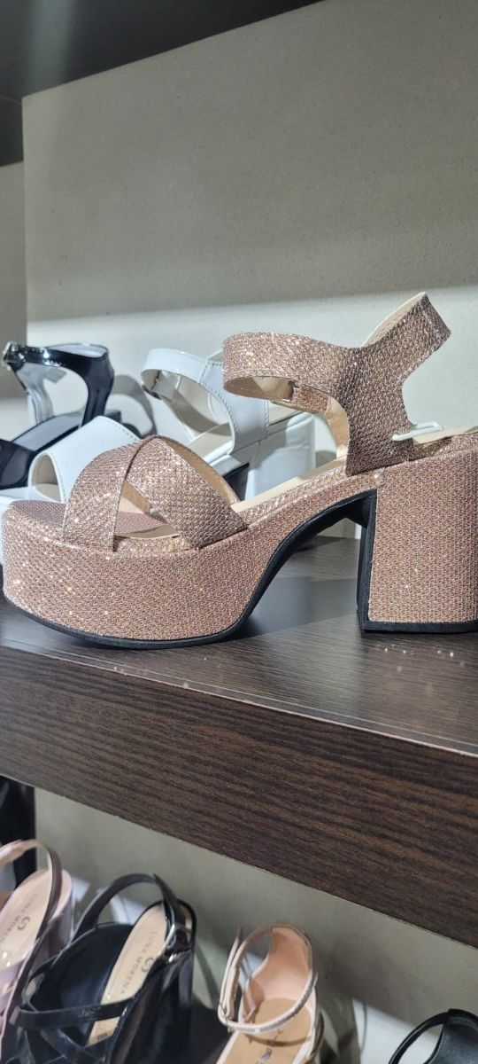 Vestido de fiesta + zapatos rosas 