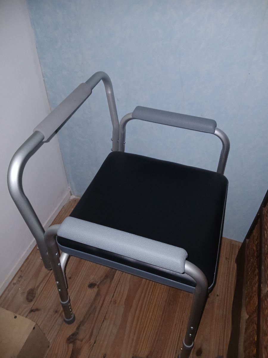 Silla con bacinilla para adultos