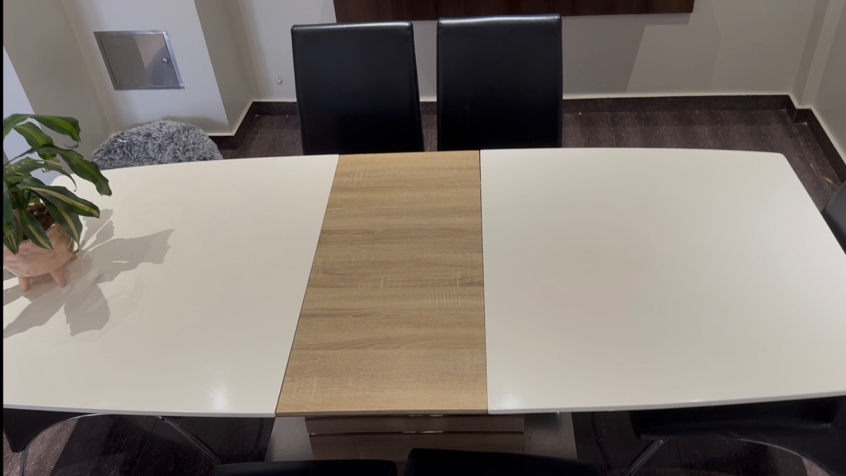 Juego de mesa con sillas 