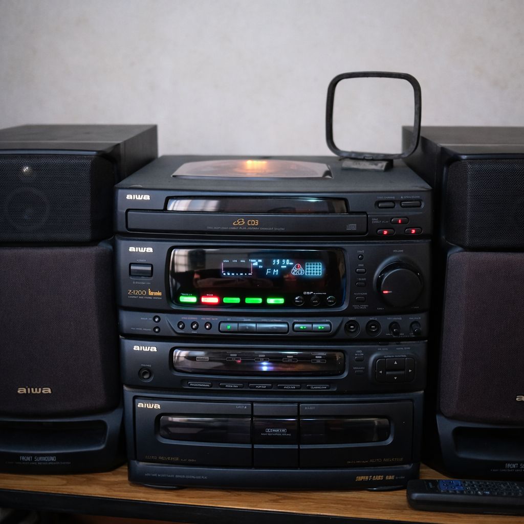 Equipo de música AIWA antiguo – (Funcional)