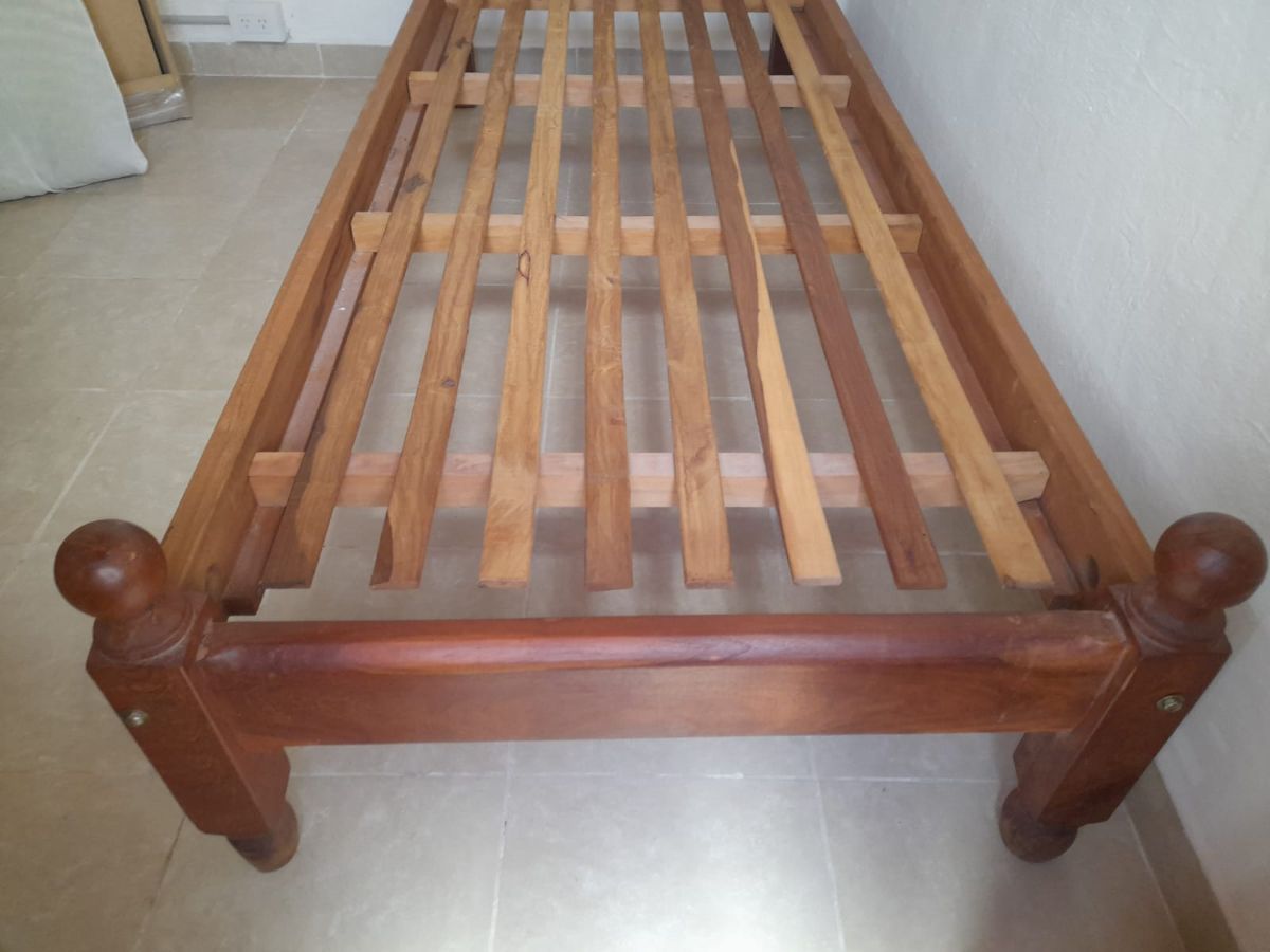 Cama de algarrobo de 1 plaza
