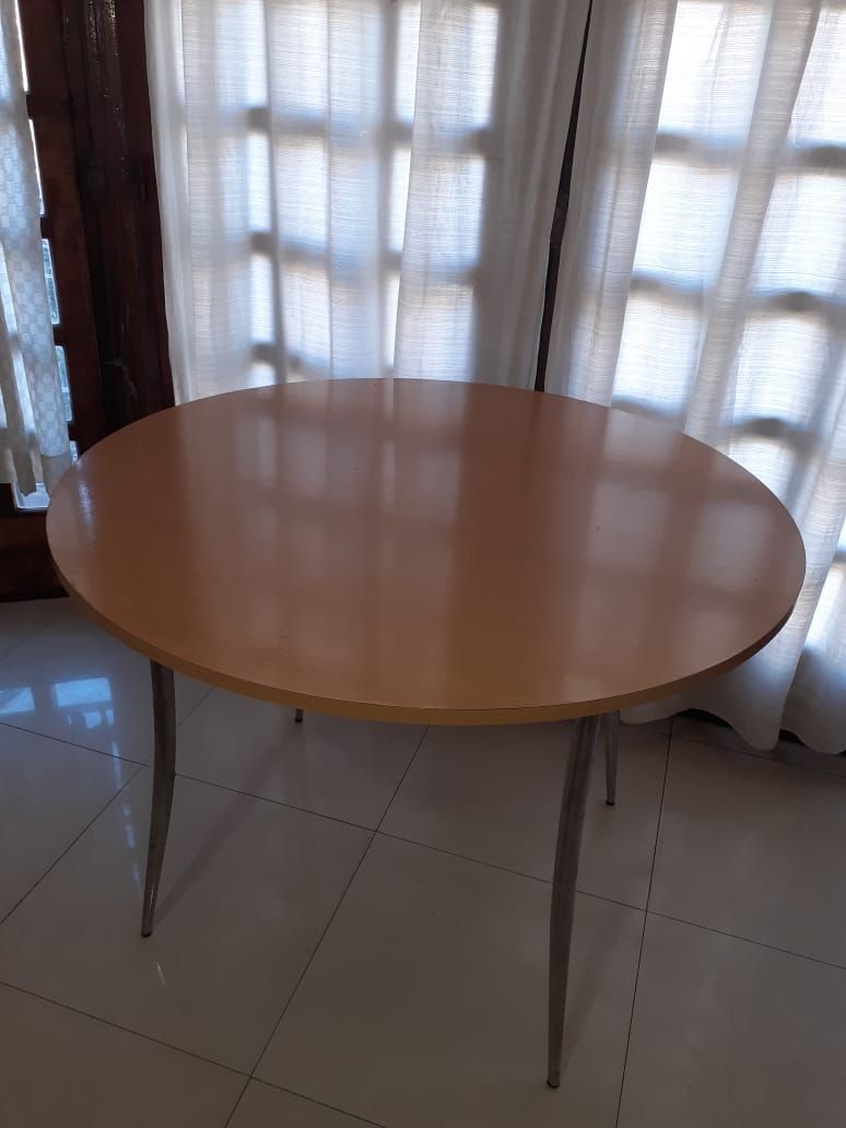 Mesa Redonda 4 patas Color Beige 