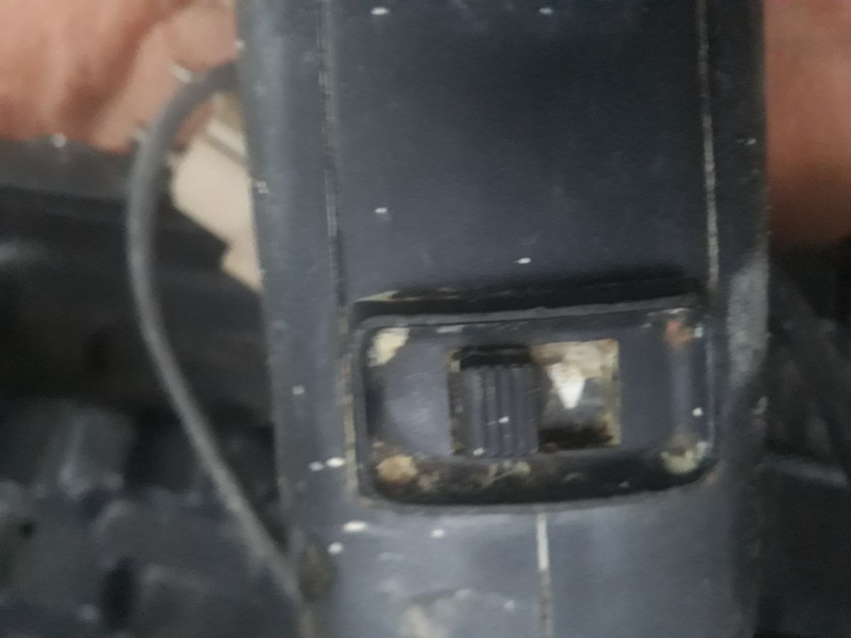 TALADRO CON PERCUTOR BYD. PARA REPUESTOS RETIRAS EN PARQUE, MERLO. SOLO EFECTIVO