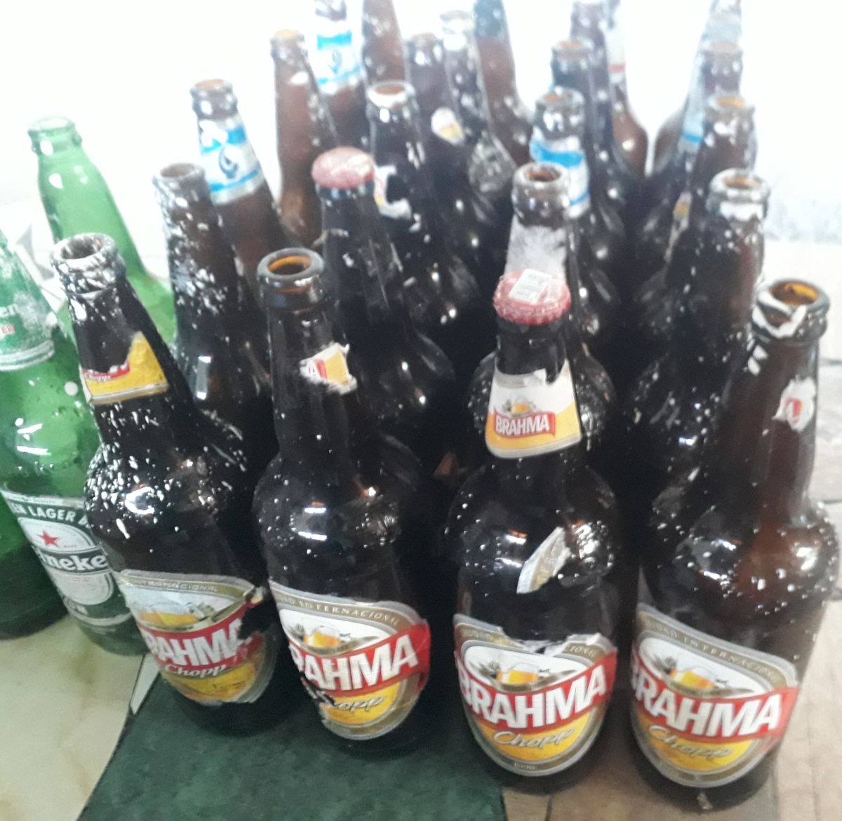 29 BOTELLAS RETORNABLES VACIAS DE 1Lt. EL RETIRO ES EN PARQUE, MERLO. SOLO EFECTIVO