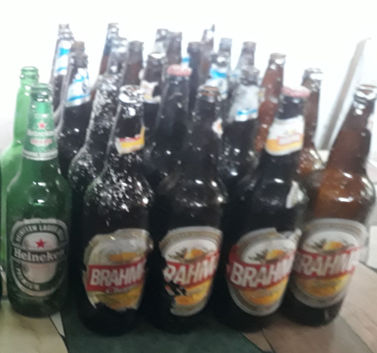 29 BOTELLAS RETORNABLES VACIAS DE 1Lt. EL RETIRO ES EN PARQUE, MERLO. SOLO EFECTIVO