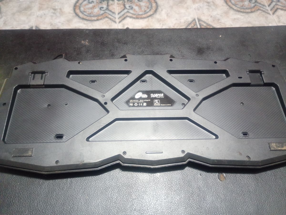 Teclado gamer Noga retroiluminado