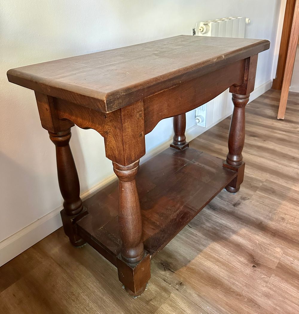 Mesa de televisor de algarrobo