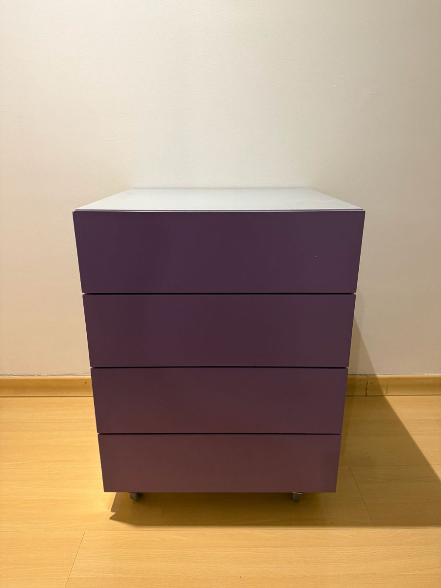 Cajonera con ruedas y 4 cajones laqueada