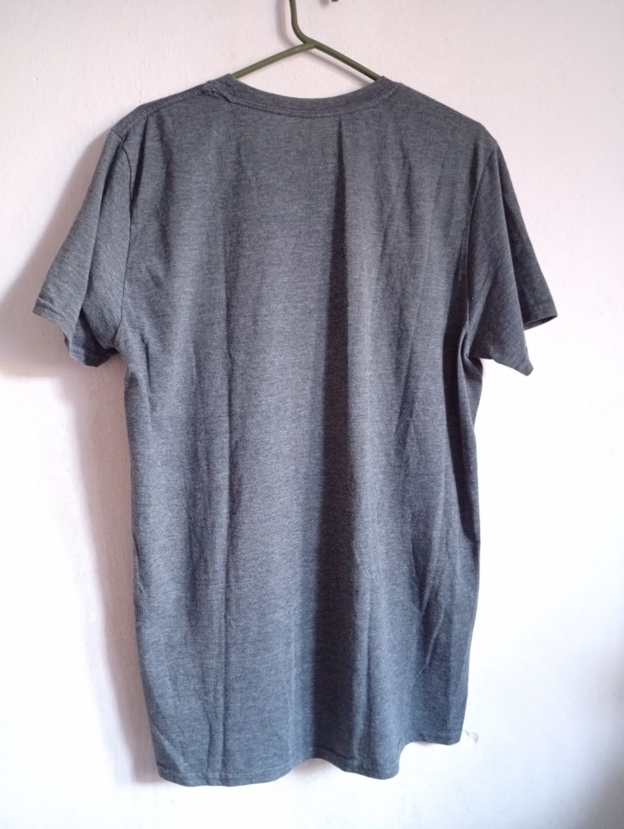 Remera gris