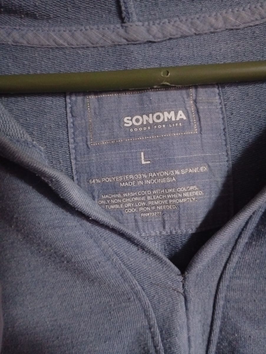 sudadera con capucha azul claro