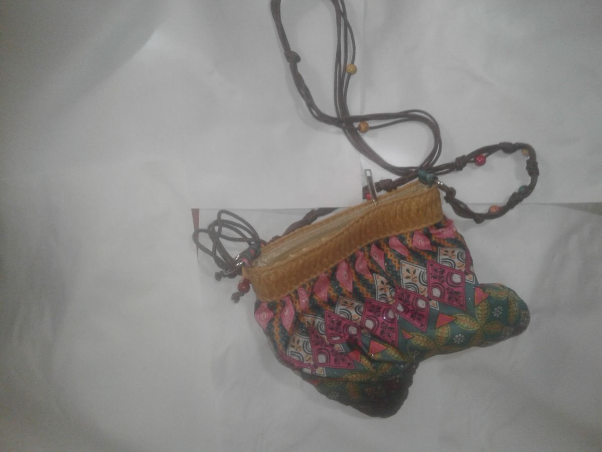 2 carteras con lazo y cierra  de tela con cierre  