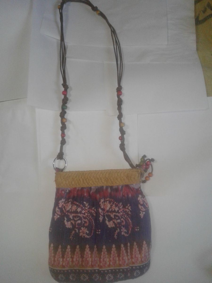 2 carteras con lazo y cierra  de tela con cierre  