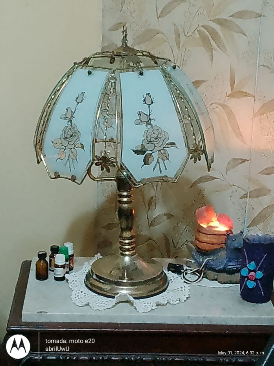 Lámpara antigua de mesa 