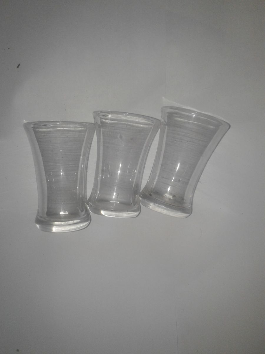 Caramelera, Vasos licor y lata contenedora